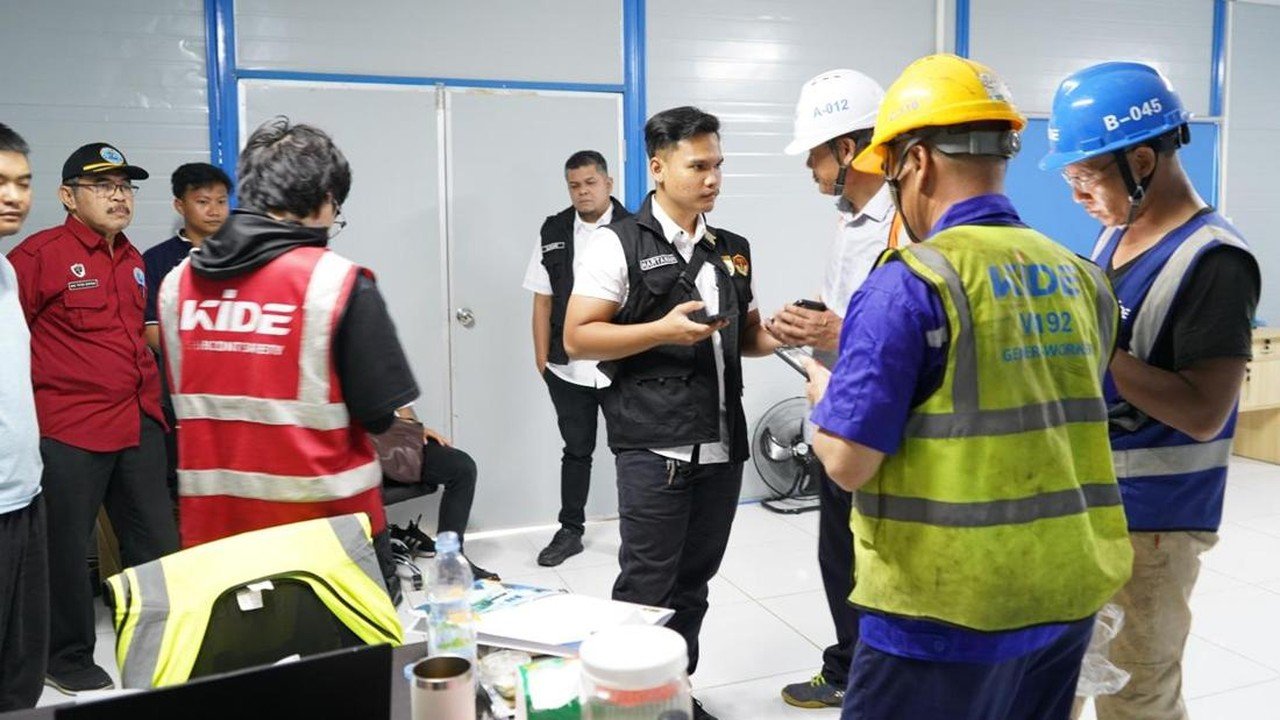 13 WN China Ditangkap karena Palsukan Izin Tinggal untuk Jadi Kuli Bangunan