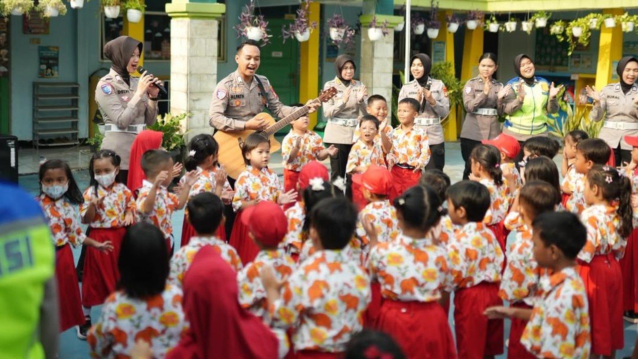14 Samsat Polda Metro Kunjungi TK, Kenalkan Polisi sebagai Sahabat Anak