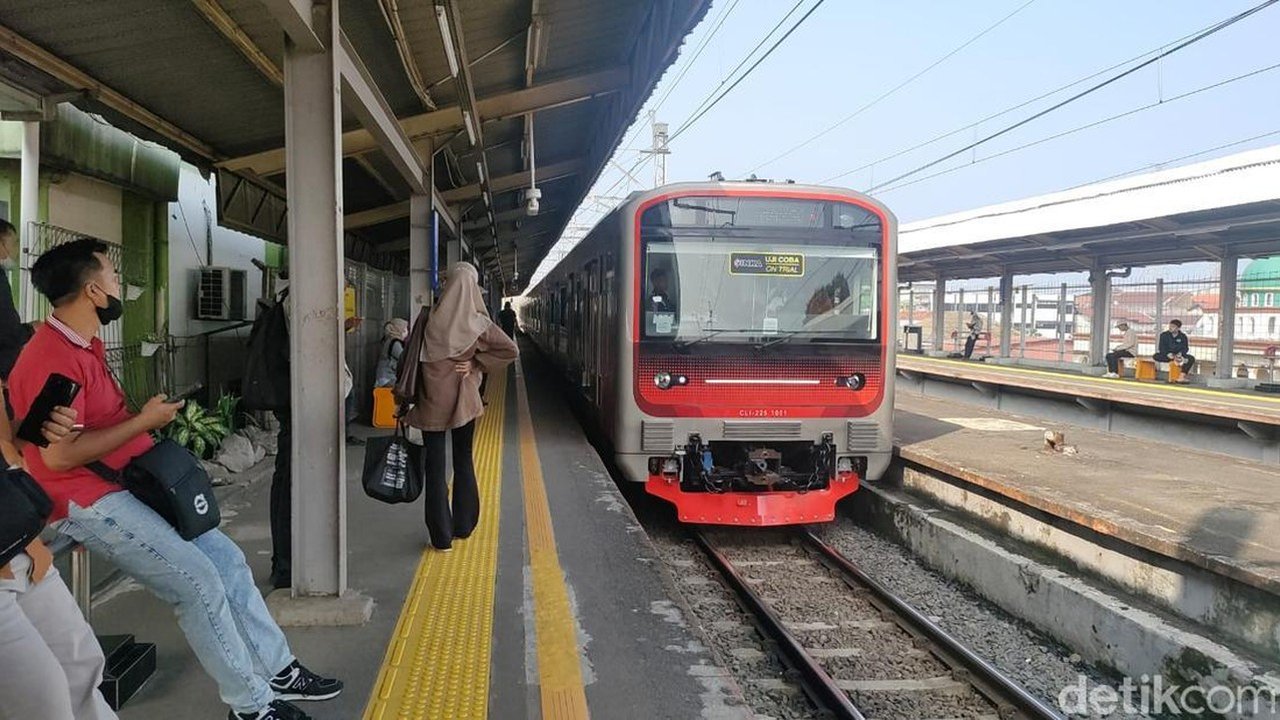7 Perjalanan KRL Bogor Terganggu Akibat Perawatan Mendesak
