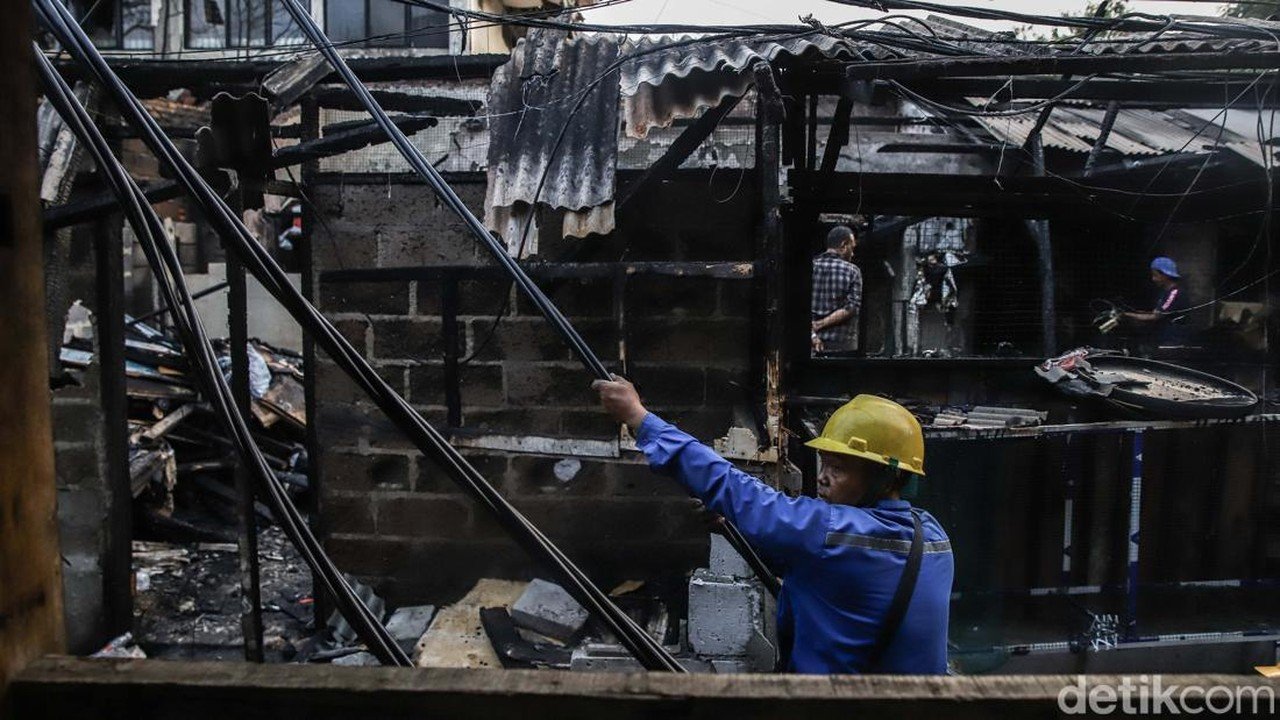 8 Insiden Kebakaran Landa Jakarta dalam Dua Hari, Ratusan Rumah Hangus