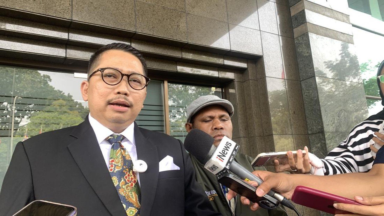 Ahli Hukum Tata Negara Laporkan Hakim MK Saldi Isra dan Arsul Sani ke MKMK