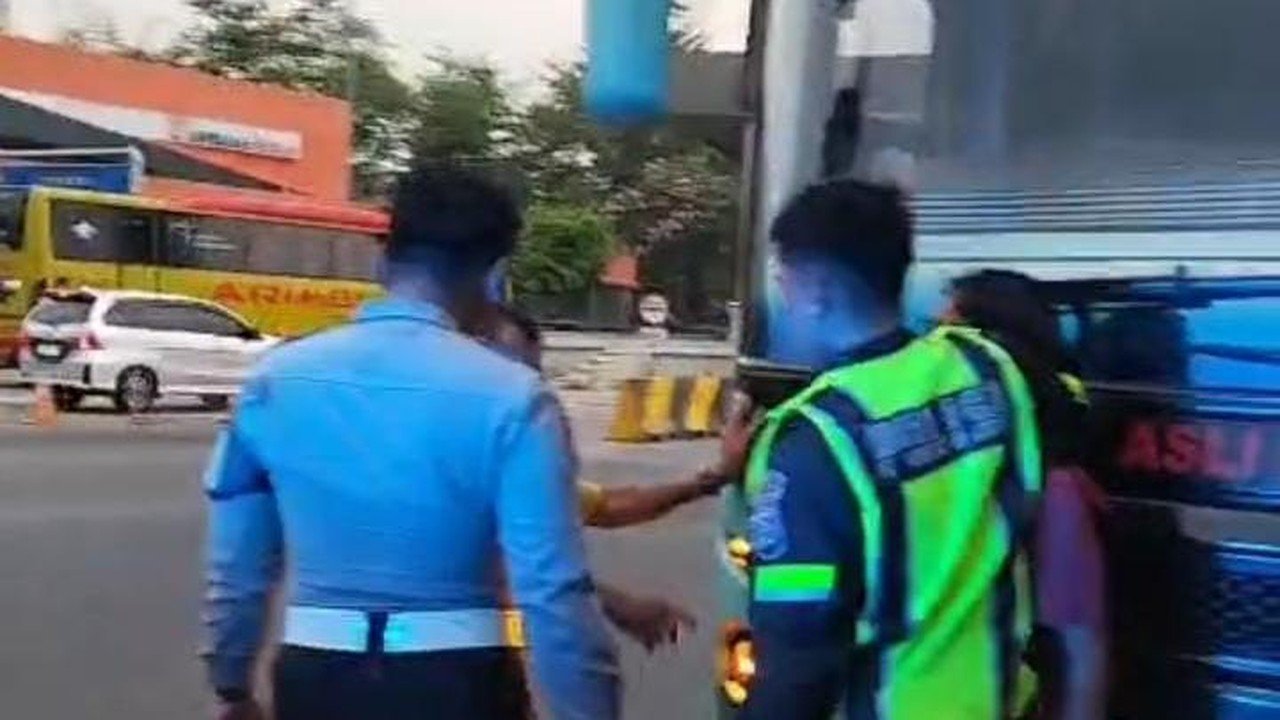 Aksi Brutal: Penumpang Bus di Serang Dikeroyok dan Ditusuk, Polisi Amankan Dua Pelaku