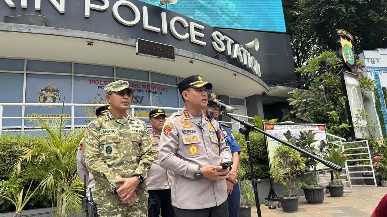 Aktivis Greenpeace Beraksi di Patung Selamat Datang, Polisi Dalami Metode Pendakian