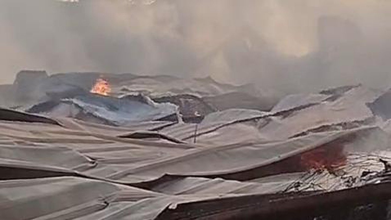 Api Melalap Gudang Es Krim Tangerang, Damkar Butuh Bantuan Alat Berat
