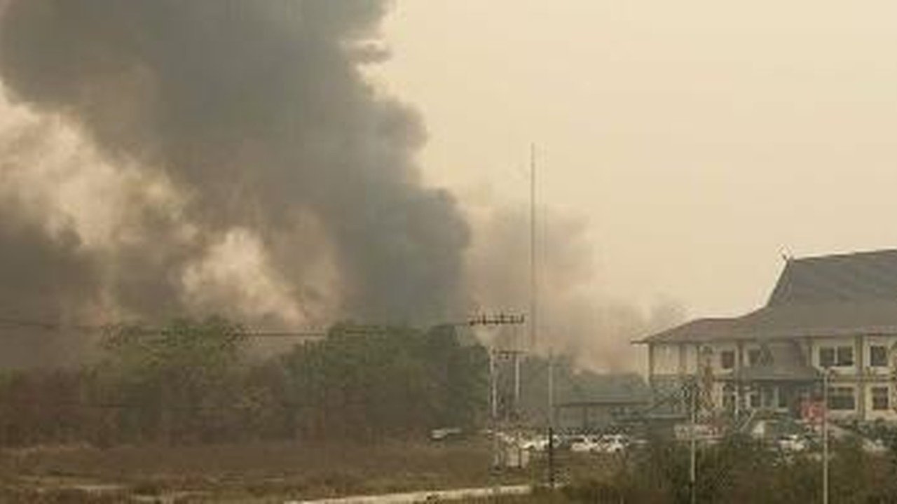 Asap Karhutla Masuk Kantor Pemko Palangka Raya Akibat Lahan Gambut Terbakar