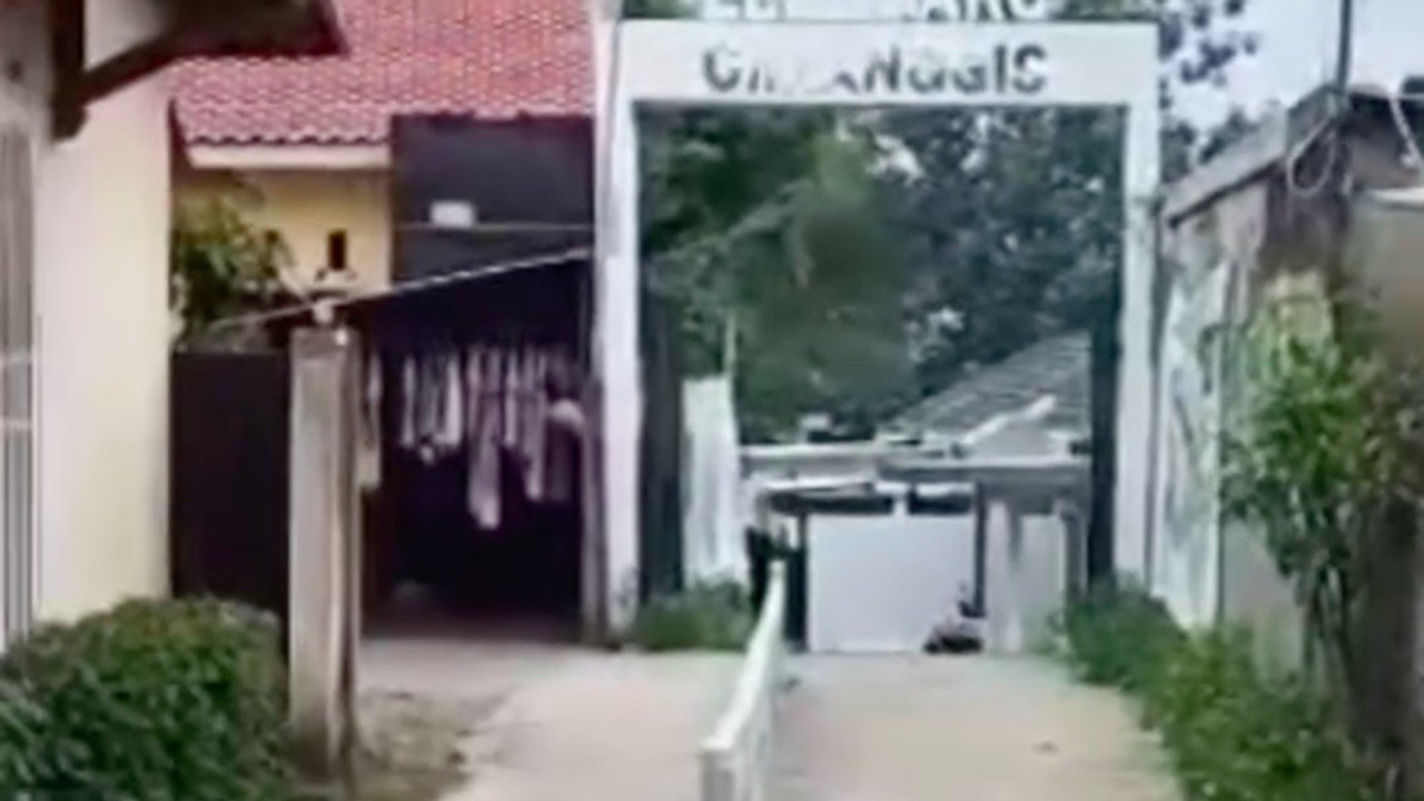 Bakar Sampah Picu Tembok Penghalang Akses Warga di Depok