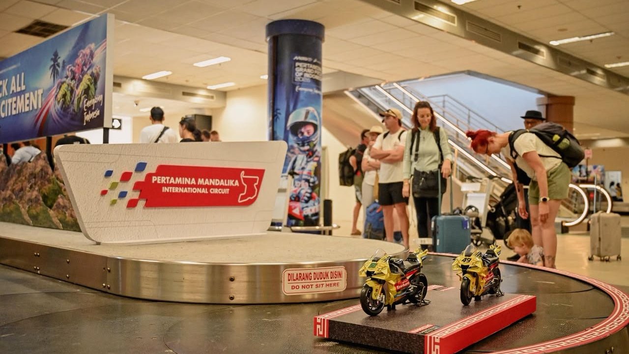 Bandara Lombok Sambut Pengunjung MotoGP 2026 dengan Nuansa Balap Meriah