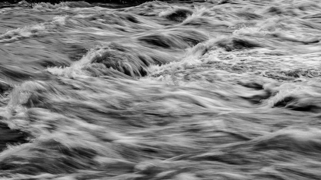 Banjir di Depok Akibat Sampah dan Pembukaan Pintu Air Paksa