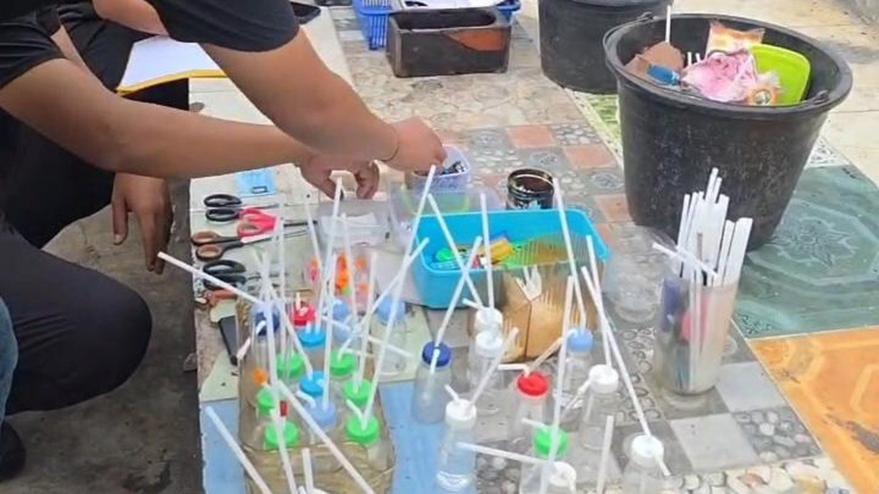 Bareskrim Sita Puluhan Bong dalam Penggerebekan Kampung Narkoba di Jakarta Barat