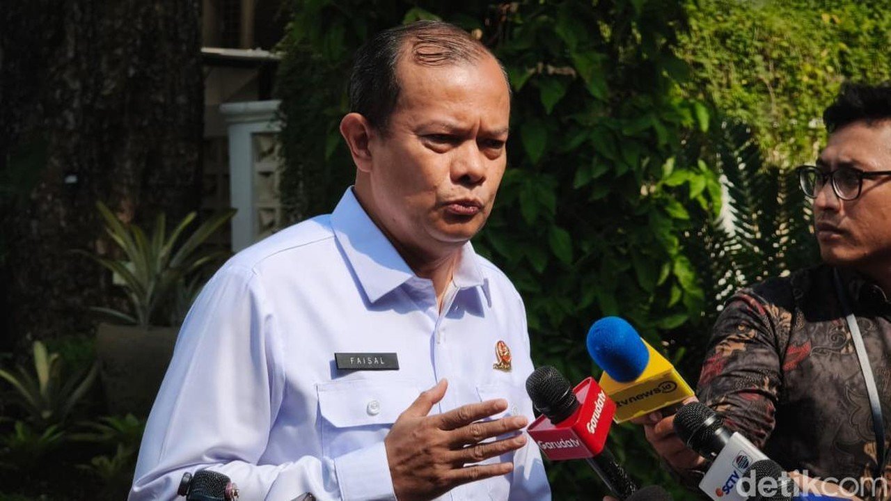 BMKG: Kombinasi Dry Ice dan NaCl Efektif Kurangi Asap Karhutla dan Picu Hujan