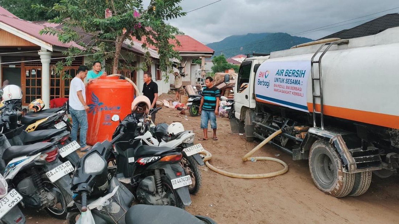 BNI Sigap Salurkan Bantuan Kemanusiaan untuk Korban Banjir di Padang