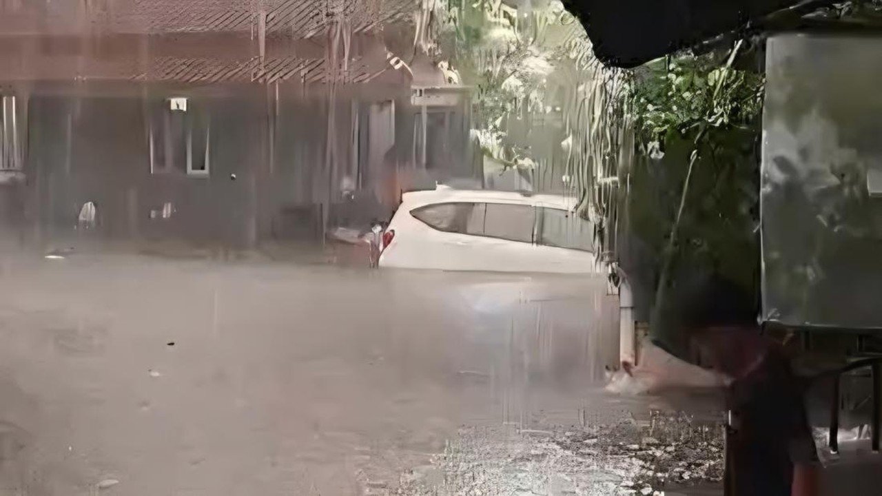 Bogor Dilanda Banjir dan Pohon Tumbang Akibat Hujan Badai