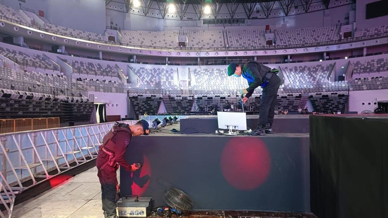 Brimob Polda Metro Sterilisasi Indonesia Arena Jelang Konser BABYMONSTER