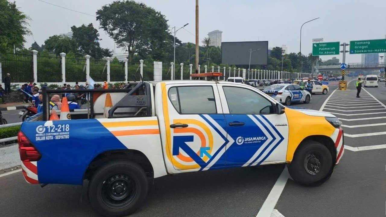 Demo di Depan DPR, Akses Keluar Tol Senayan Ditutup Sementara