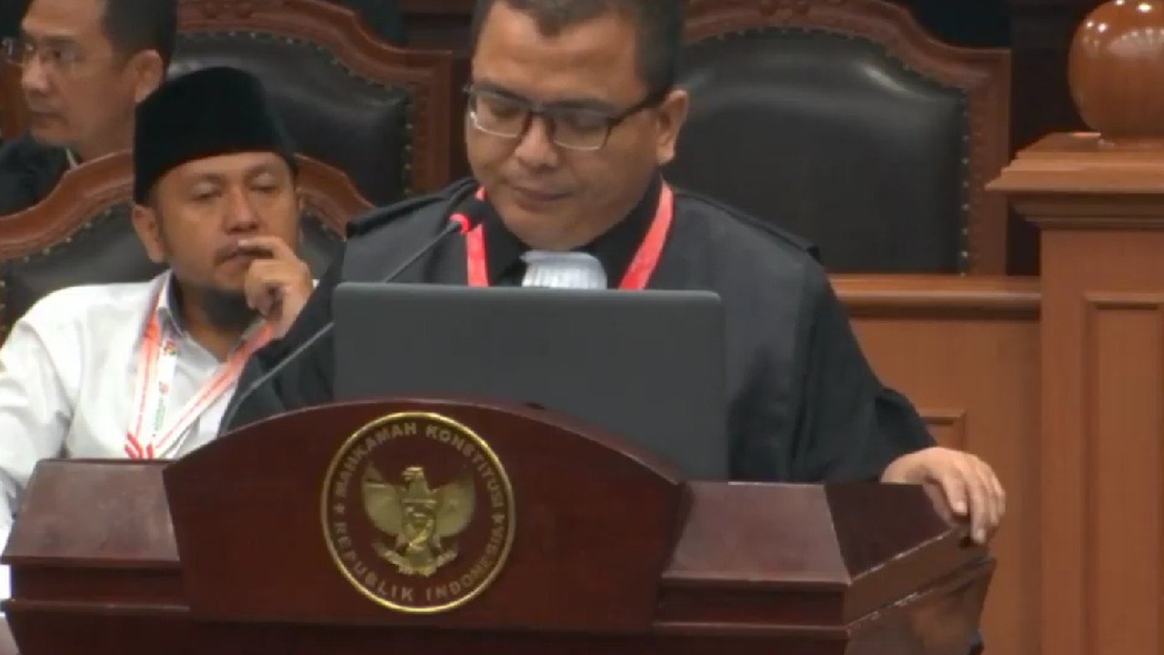 Denny Indrayana Duga Ada Perbedaan Pendapat Hakim MK soal Ijazah Gibran