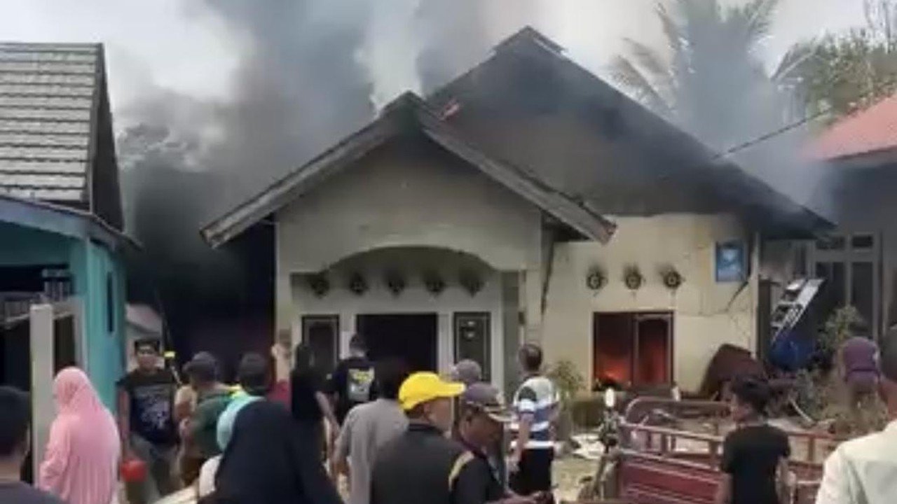 Diduga Istri Berselingkuh, Pria di Konawe Bakar Rumahnya Sendiri