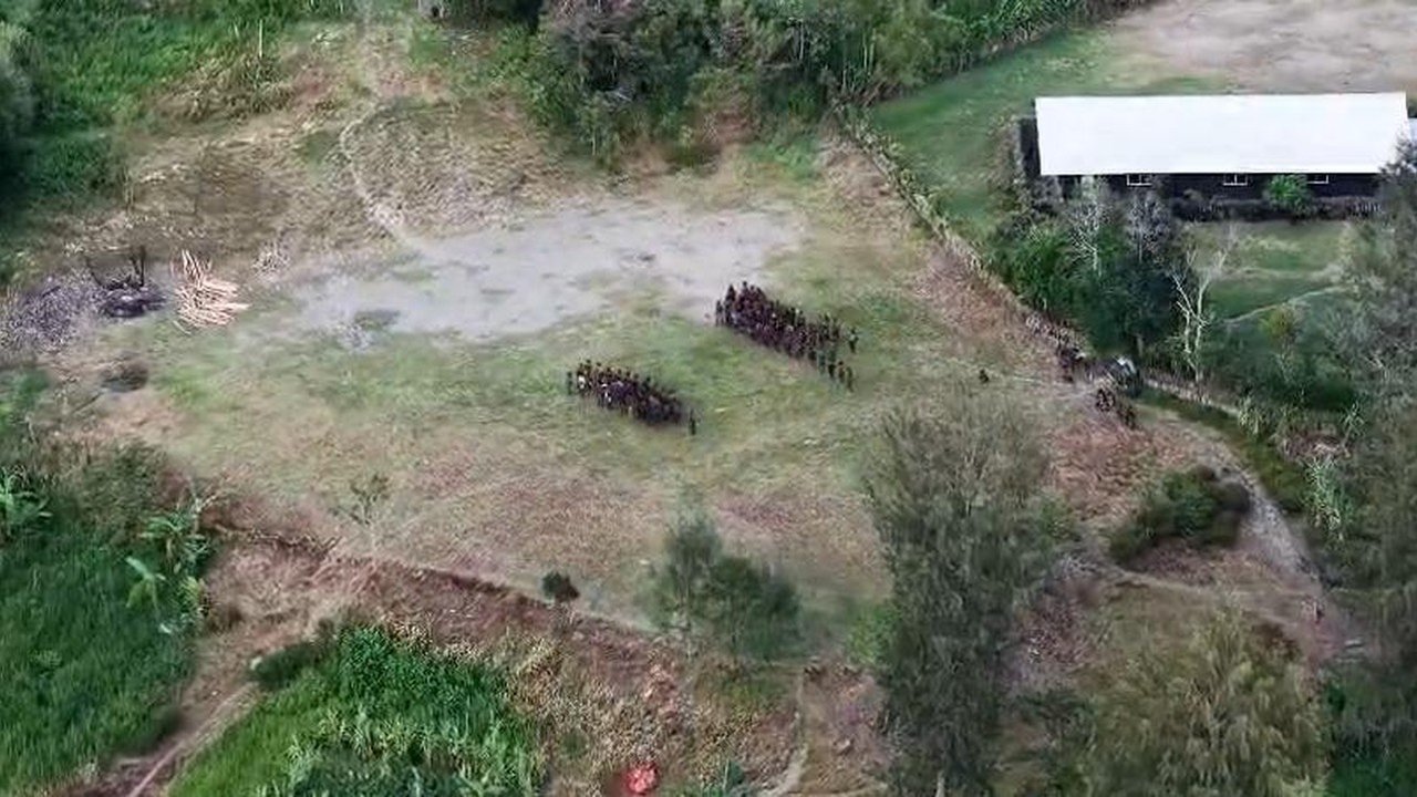 Drone TNI Ungkap Upacara OPM Bersenjata di Intan Jaya