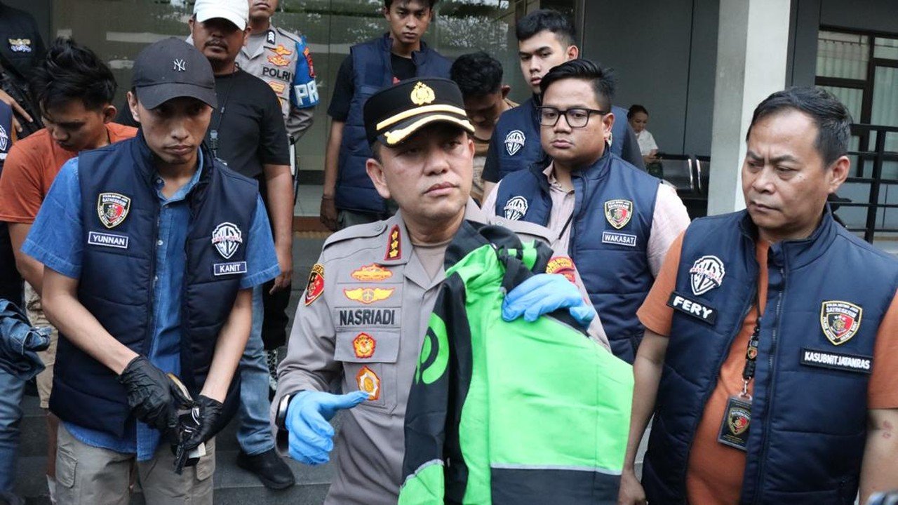 Duo Perampok Motor Bersenpi di Jakbar Diringkus, Beraksi Menyamar Jadi Ojol