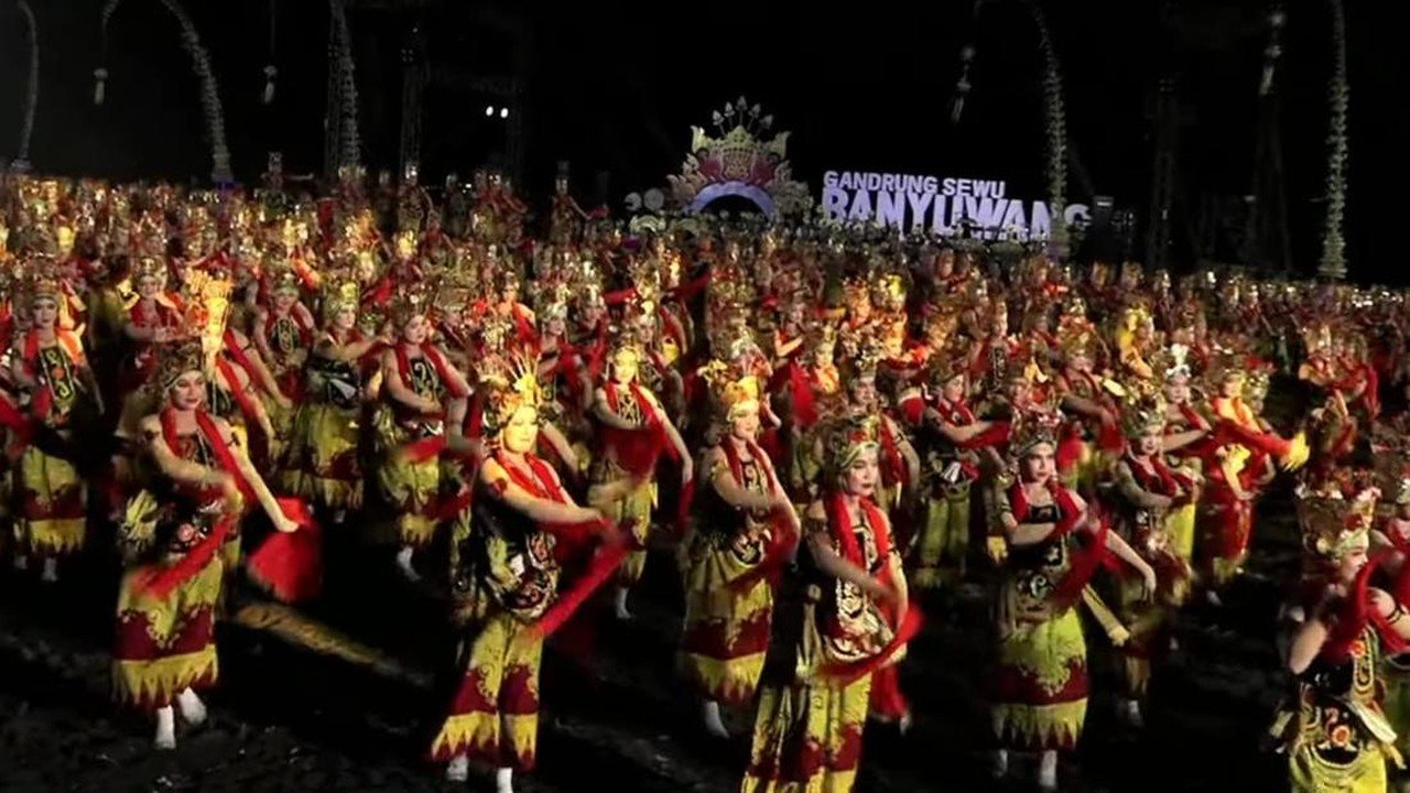 Empat Siswi Sekolah Rakyat Ramaikan Festival Gandrung Sewu 2026 dengan Tema Kembang Darmo