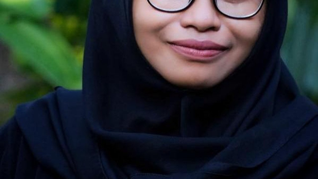 Endang Dzunuraini: Pelestari Batik Lamongan yang Berdayakan Perempuan Desa
