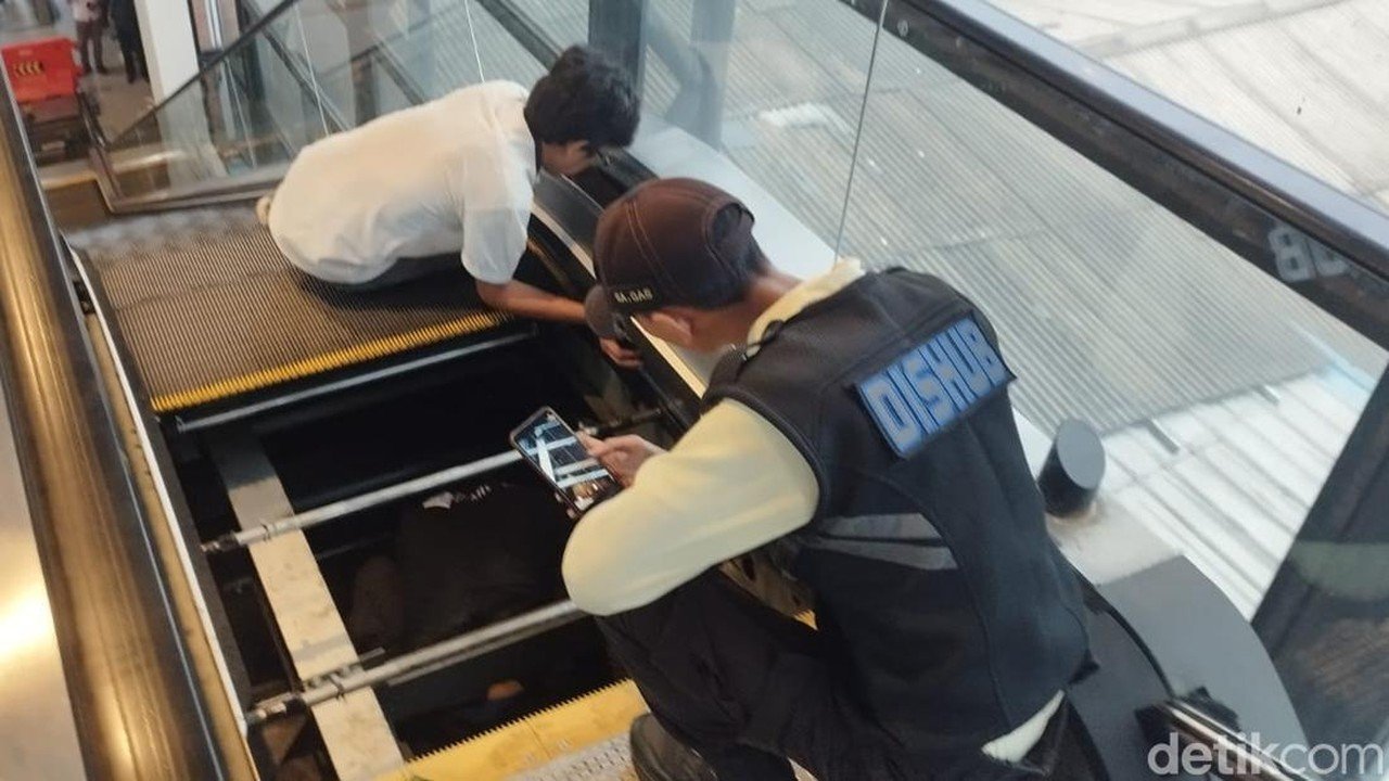 Eskalator Skybridge Stasiun Bojonggede Diperbaiki Bertahap, Target Selesai Desember
