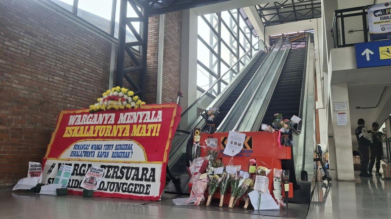 Eskalator Stasiun Bojonggede Diperbaiki, Warga Berharap Perawatan Rutin