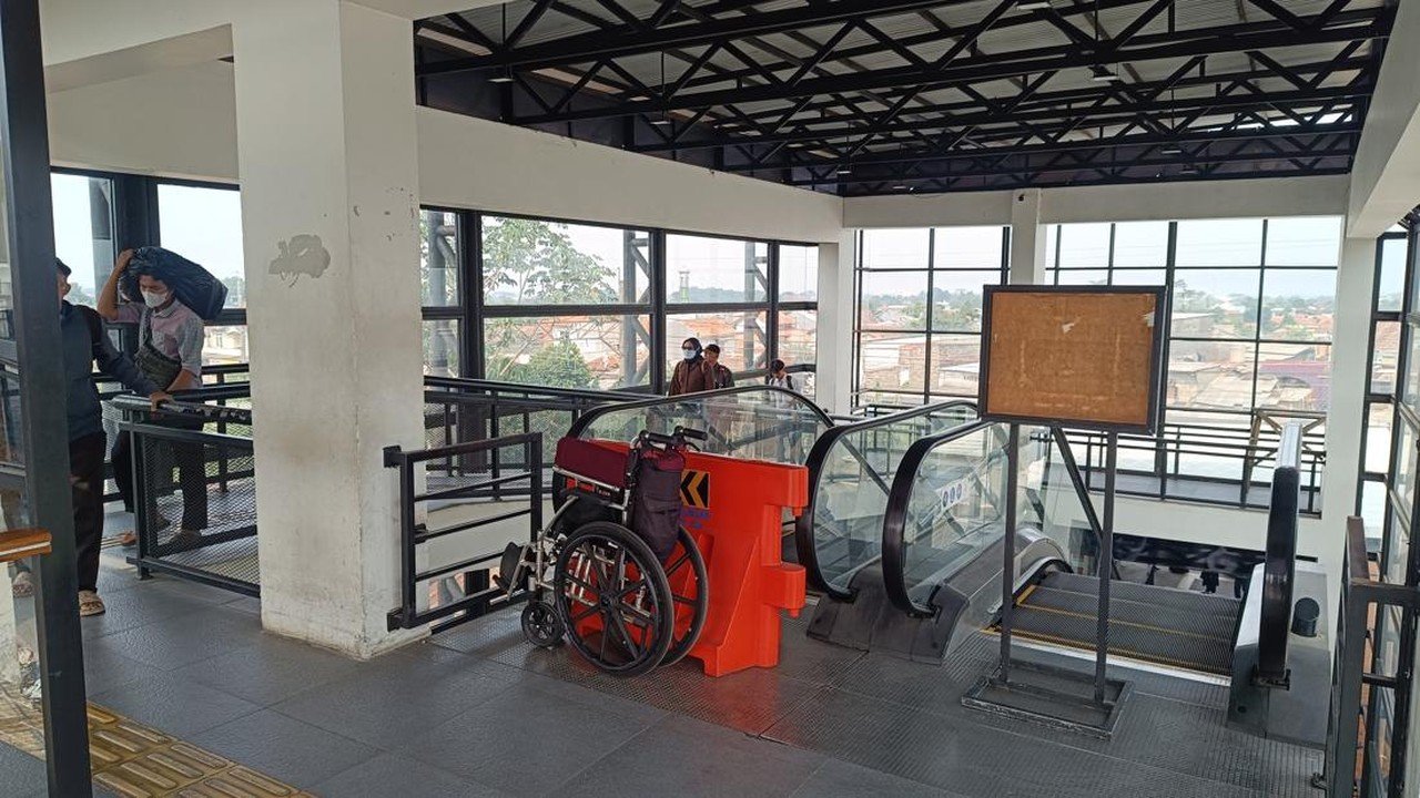 Eskalator Stasiun Bojonggede Mati Total, Penumpang Keluhkan Kerusakan Berulang
