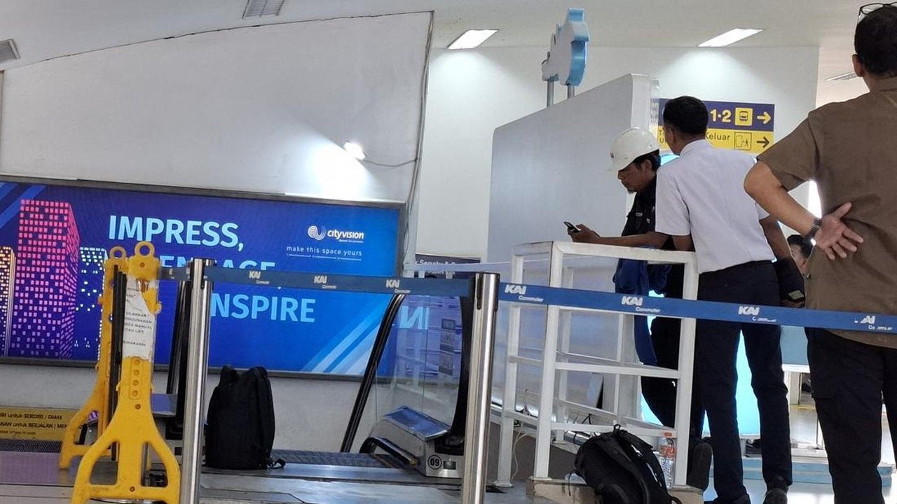 Eskalator Stasiun Duri Mendadak Mundur, 12 Penumpang Terluka