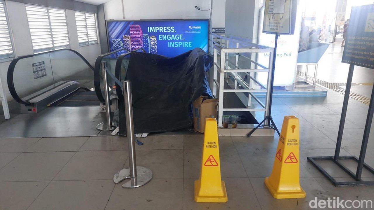 Eskalator Stasiun Duri Rusak Sepekan, Penumpang Keluhkan Keterlambatan Perbaikan