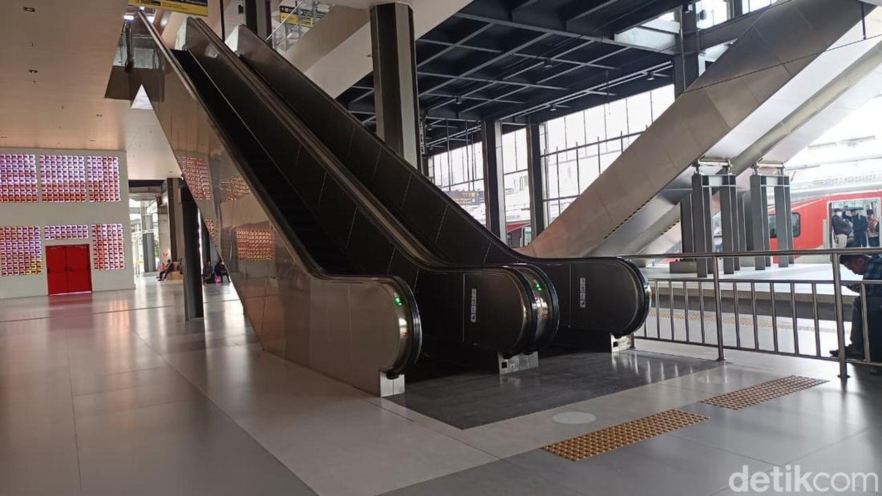 Eskalator Stasiun Tanah Abang Kembali Normal Setelah Perawatan