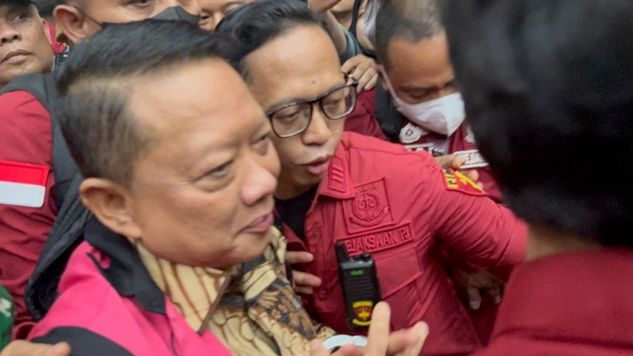Febrie Adriansyah Hadapi Sidang Dakwaan TPPU, Senyum Tipis Terpancar