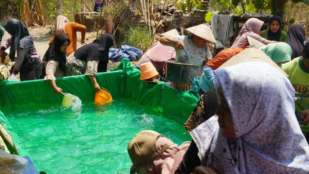 Gerindra Salurkan Air Bersih di Tuban, Atasi Dampak Kekeringan El Niño