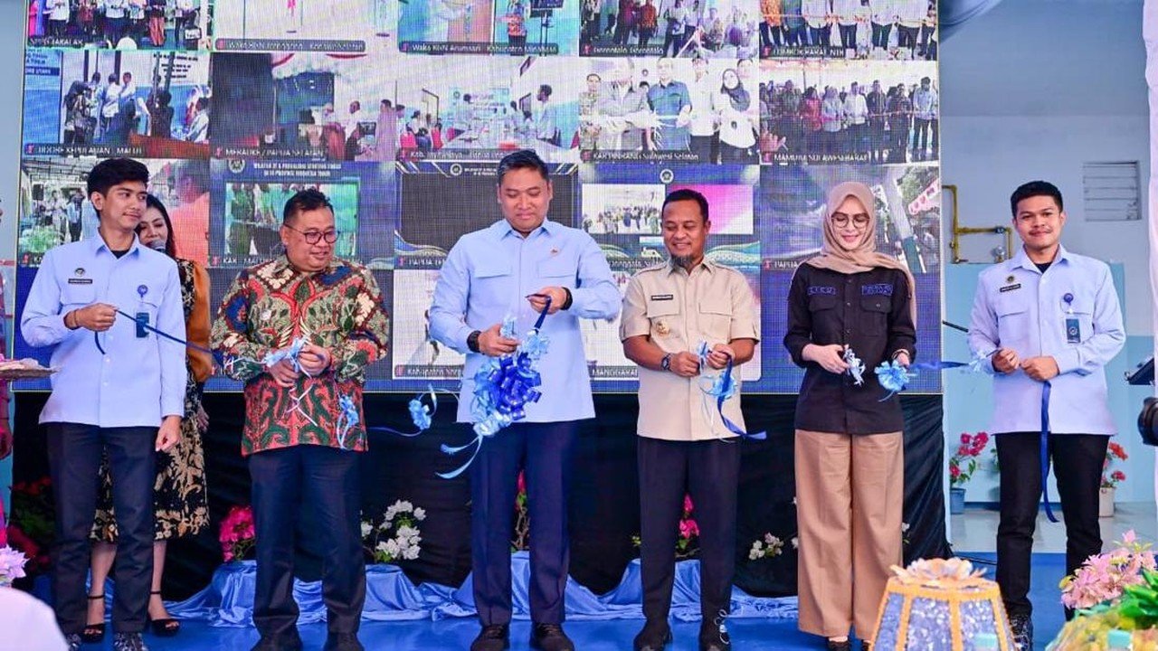 Gubernur Sulsel Dampingi Kepala BGN Resmikan SPPG Wilayah 3T di Takalar