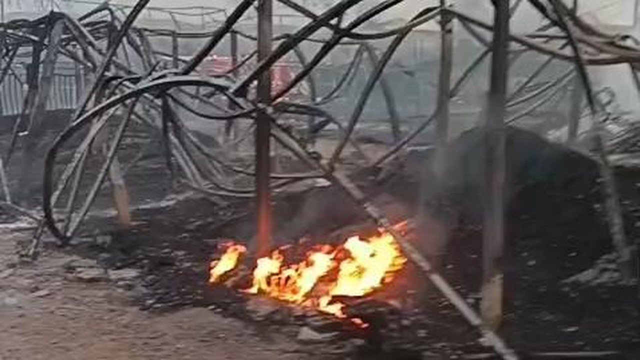 Gudang Pipa Paralon di Tangerang Terbakar Akibat Pembakaran Sampah