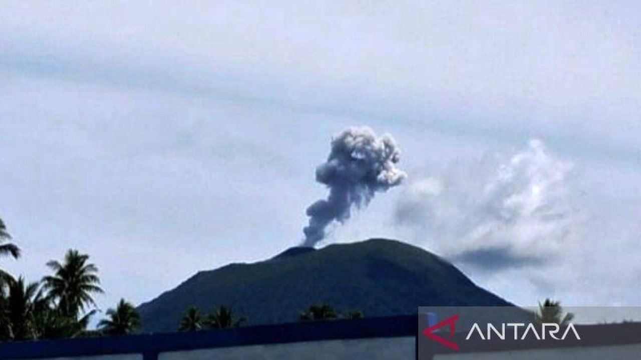 Gunung Ibu di Maluku Utara Luncurkan Abu Vulkanik 5 Kali dalam Sehari