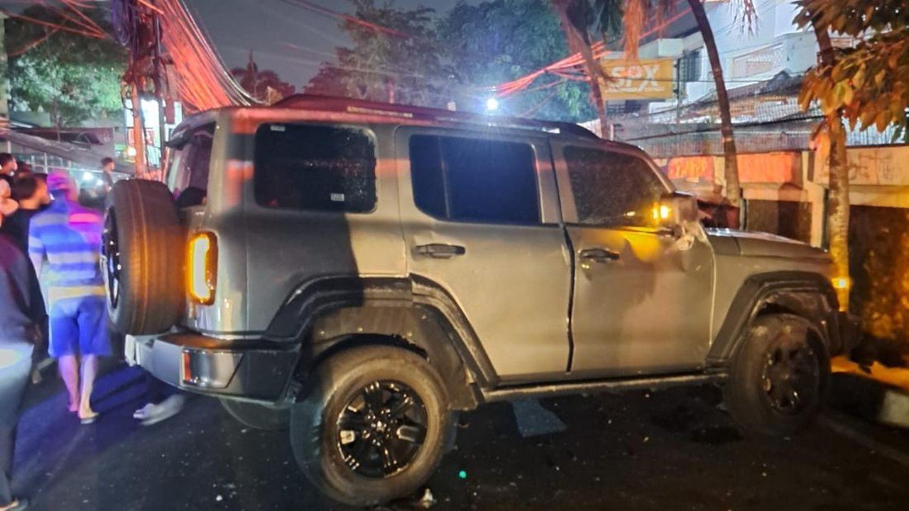 GWM Tank Tabrak 5 Kendaraan di Palmerah, 1 Tewas, Ayla Ringsek, Motor Masuk Parit