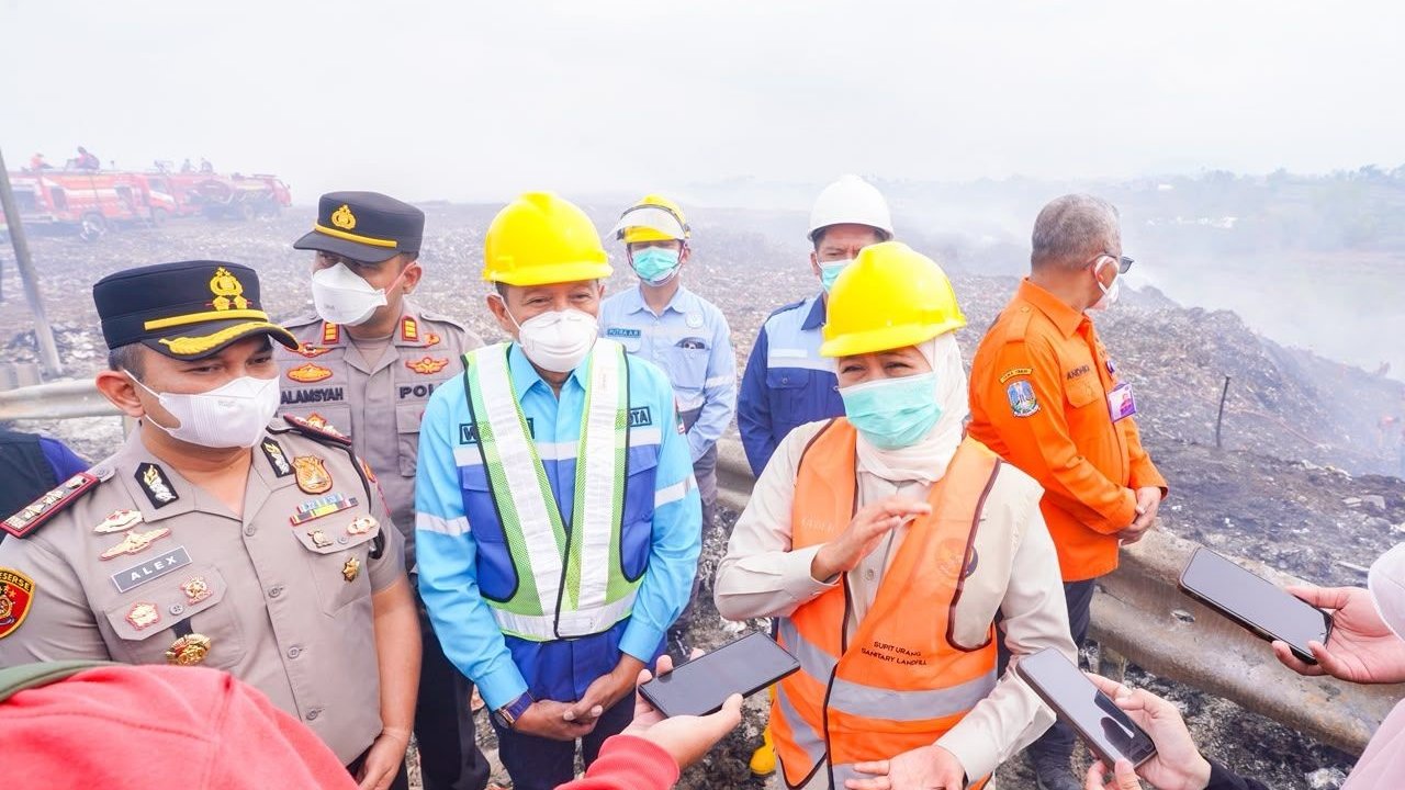 Helikopter Water Bombing Dikerahkan untuk Atasi Kebakaran TPA Supit Urang Malang