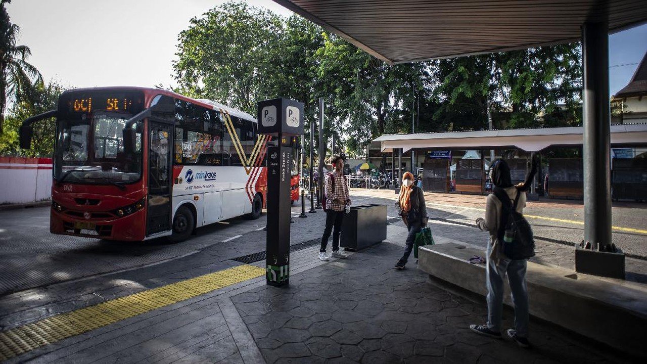 Insiden Tak Senonoh di Transjakarta: Penumpang Buang Air Besar di Dalam Bus