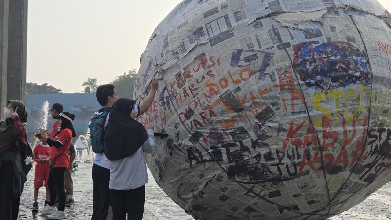 Instalasi Bola Raksasa di CFD Bundaran HI Wadah Harapan Warga Menuju 500 Tahun Jakarta