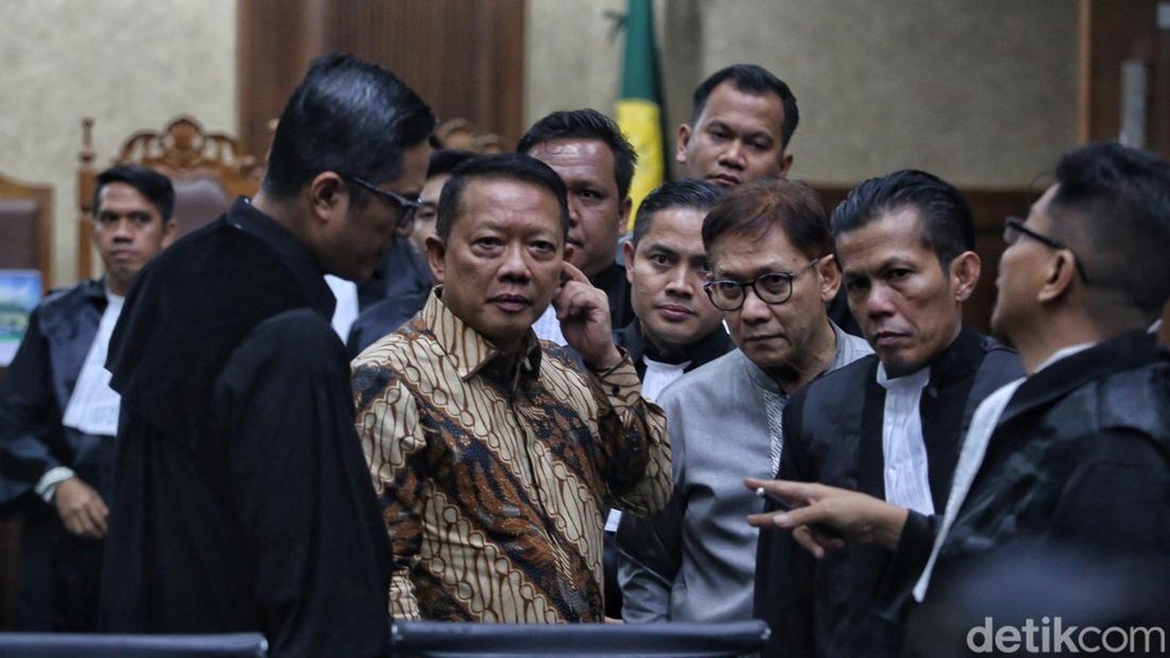 Jaksa Agung Muda Didakwa Terima Rp346 Miliar dan Saham dari Berbagai Kasus Korupsi