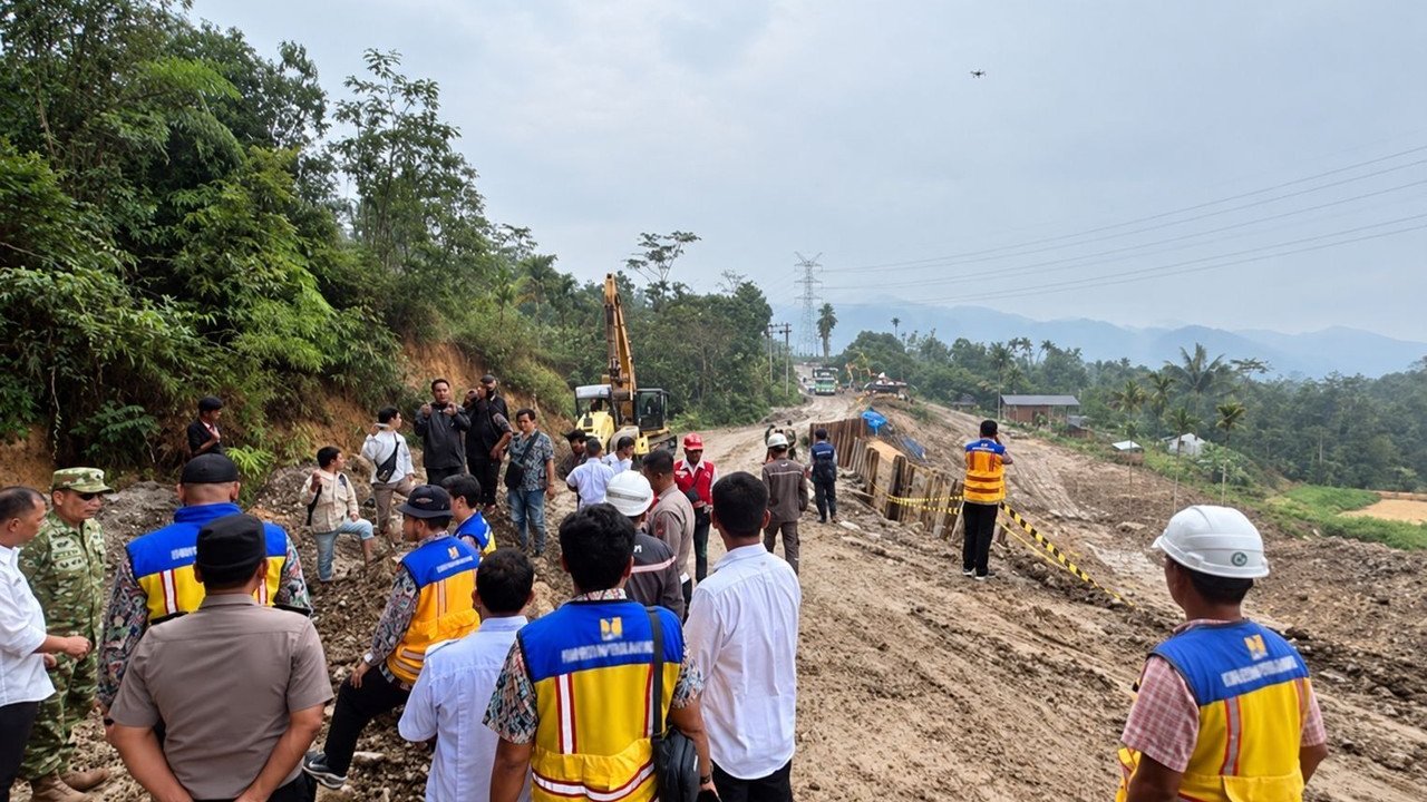 Jalan Amblas di Tapanuli Selatan: Akses Tarutung-Sipirok Dibuka Kembali Usai Penanganan Darurat