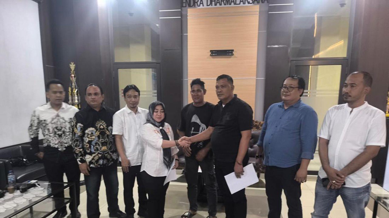 Kades Pandeglang Minta Maaf Usai Insiden "Sawer ke Muka" Biduan