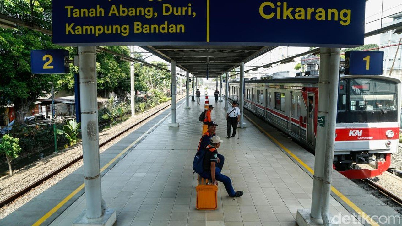 KAI Commuter Jelaskan Pengoperasian KRL INKA di Rute Blue Line Bekasi