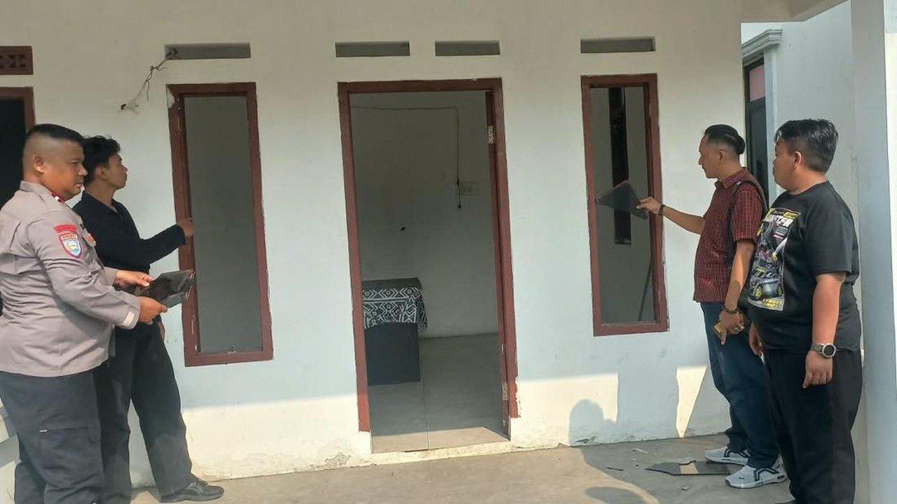 Kantor Desa di Sukawangi Bekasi Dirusak OTK, Kaca Pecah Berserakan