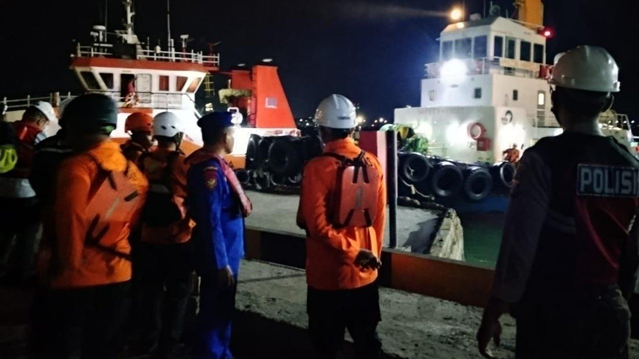 Kapal Kargo Khatulistiwa 8 Tenggelam di Tuban, 1 Kru Masih Hilang