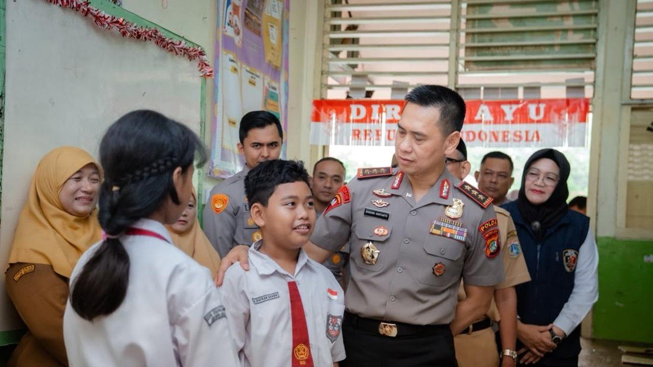 Kapolda Metro Jaya Kampanyekan Polisi Sahabat Anak di SDN Gunung 01