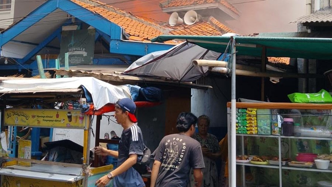 Kebakaran Besar Landa Tambora, 105 Petugas Damkar Berjibaku Padamkan Api