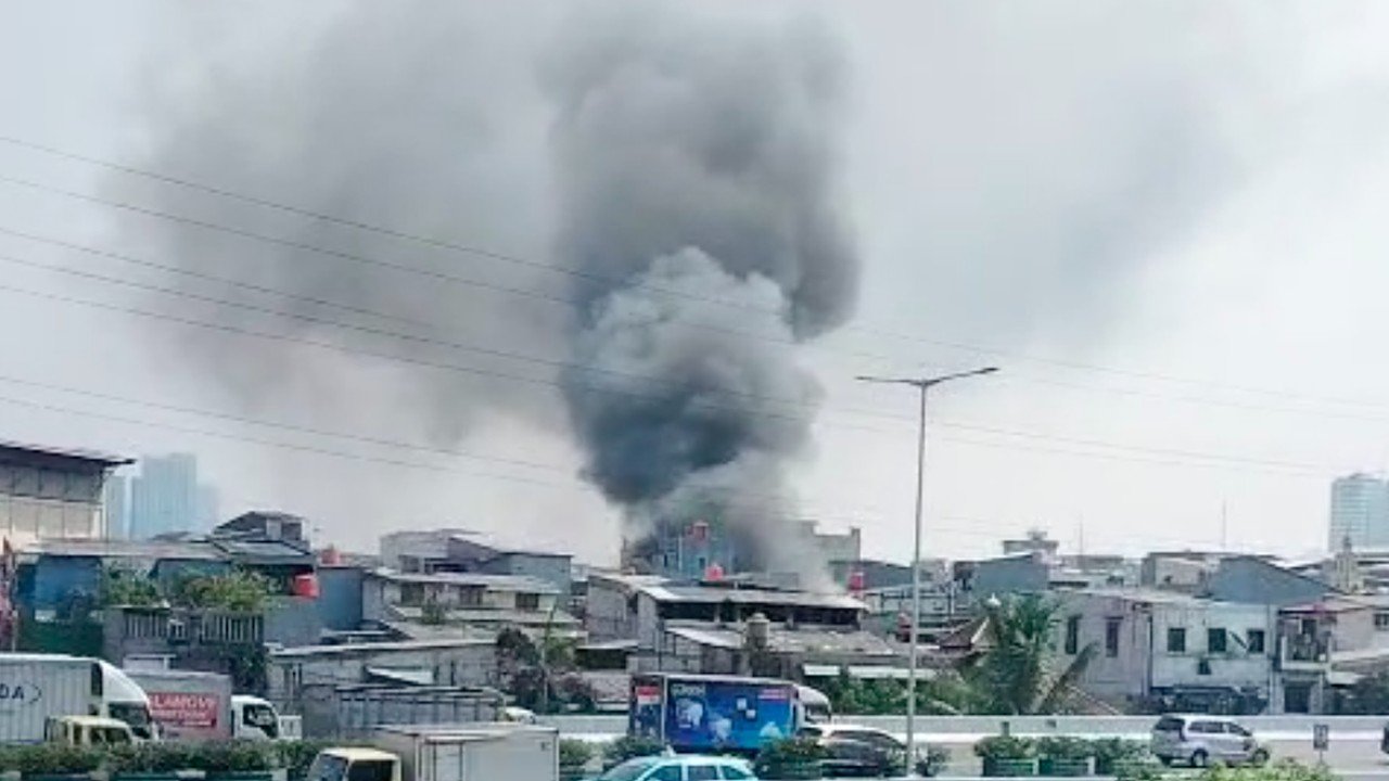 Kebakaran Melanda Penjaringan Jakarta Utara, 130 Personel Damkar Dikerahkan