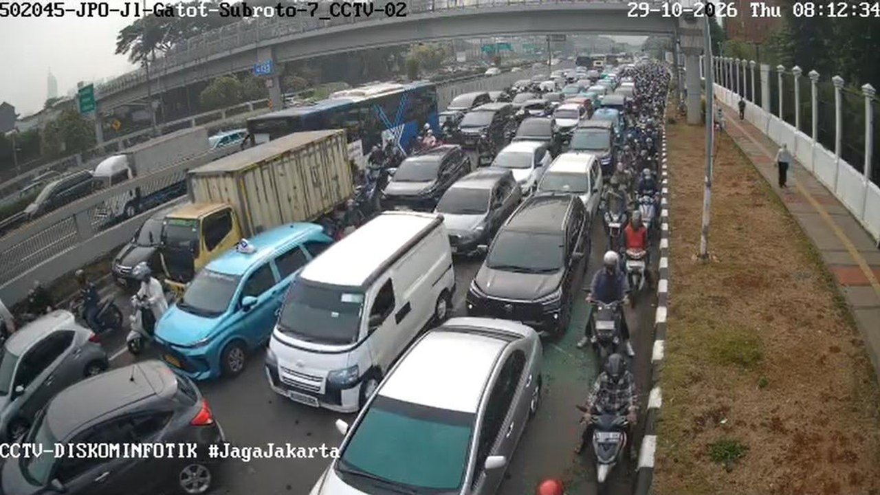 Kecelakaan Dua Truk di Gatot Subroto Sebabkan Kemacetan Parah Depan DPR