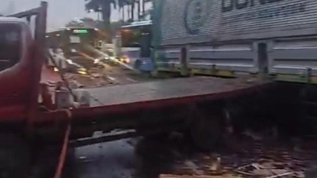 Kecelakaan Truk di Depan DPR Sebabkan Keterlambatan Rute Transjakarta